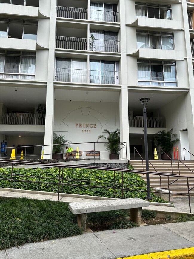 Primary Photo - Queen Emma Gardens