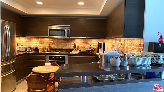 Building Photo - 3785 Wilshire Blvd