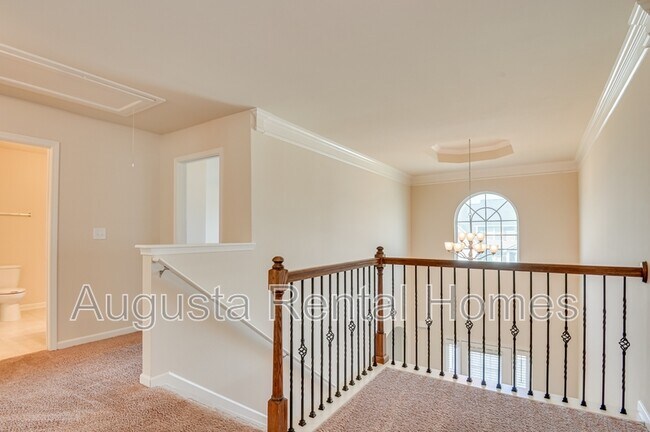 Building Photo - 5014 Vine Ln