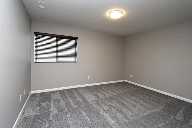 Building Photo - 5 Bedroom and 3 Bathroom House available J...