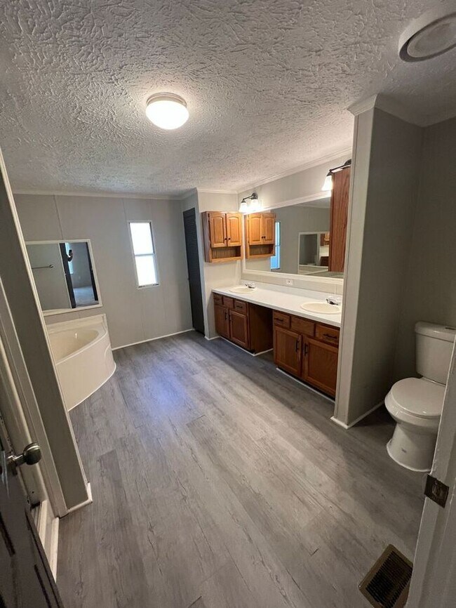 Building Photo - Cozy 3 bedroom 2 bath home in BUFORD SCHOOL DISTRCT!