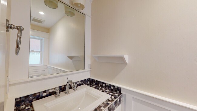 Building Photo - Updated and Spacious Coronado Townhome Ava...