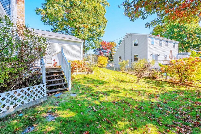 Building Photo - 10 Friar Tuck Ln