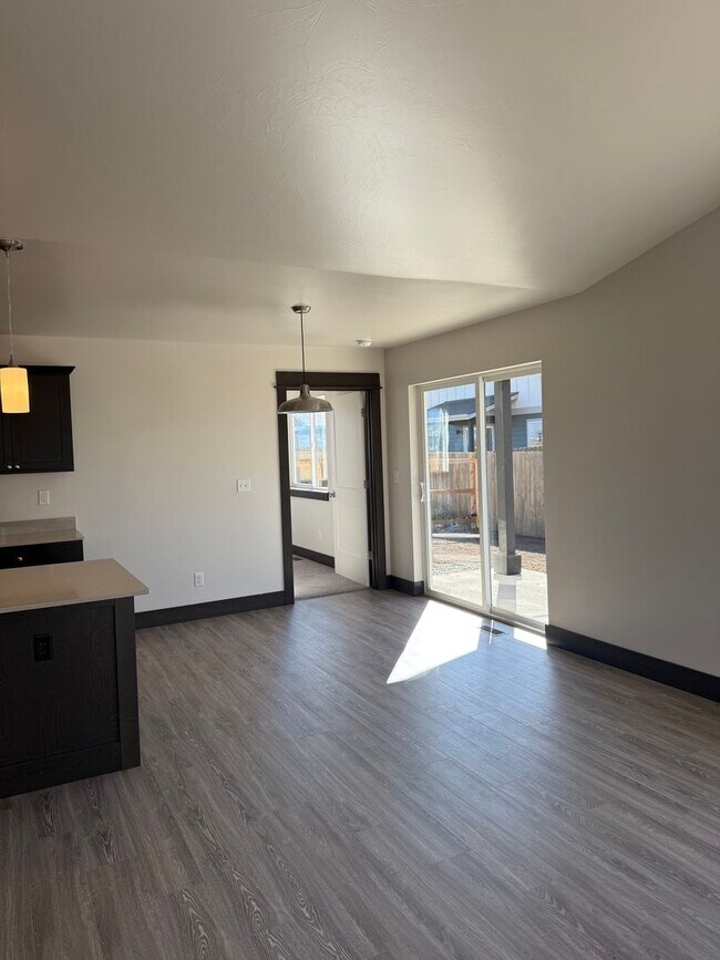 Building Photo - Brand New 3 Bed 2 Bath with double attache...