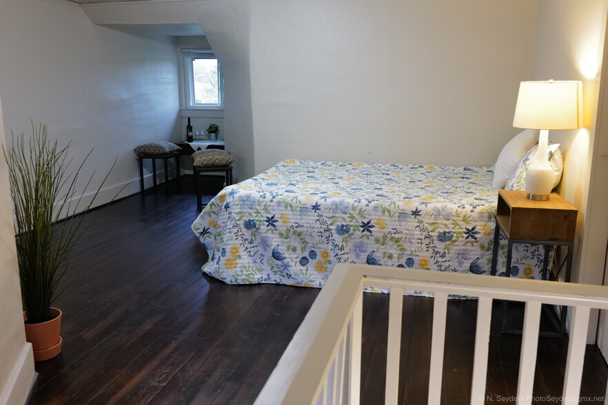 Attic bonus room - 266 King St