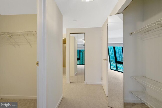 Building Photo - 1530 Key Blvd