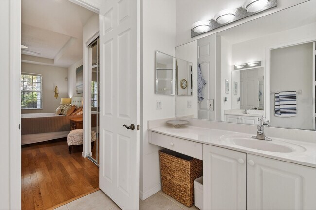 Building Photo - 425 SW Talquin Ln