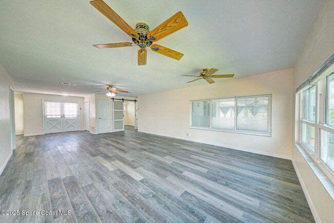 Building Photo - 1065 Molaki Dr