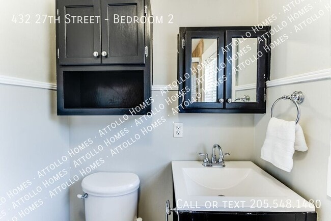 Building Photo - 432 27th St