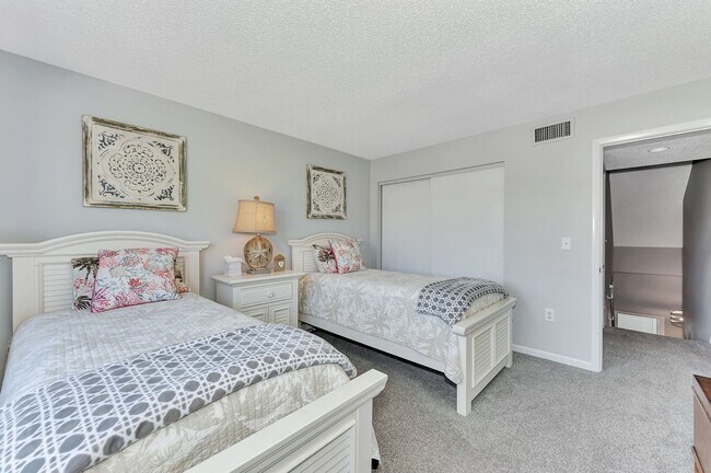 Building Photo - Welcome to your Heatherwood Heaven