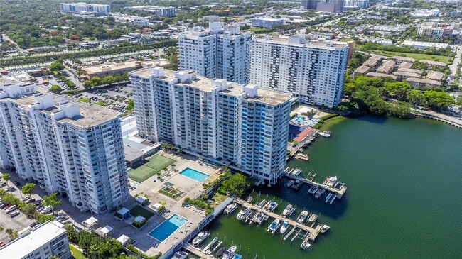 Building Photo - 18081 Biscayne Blvd