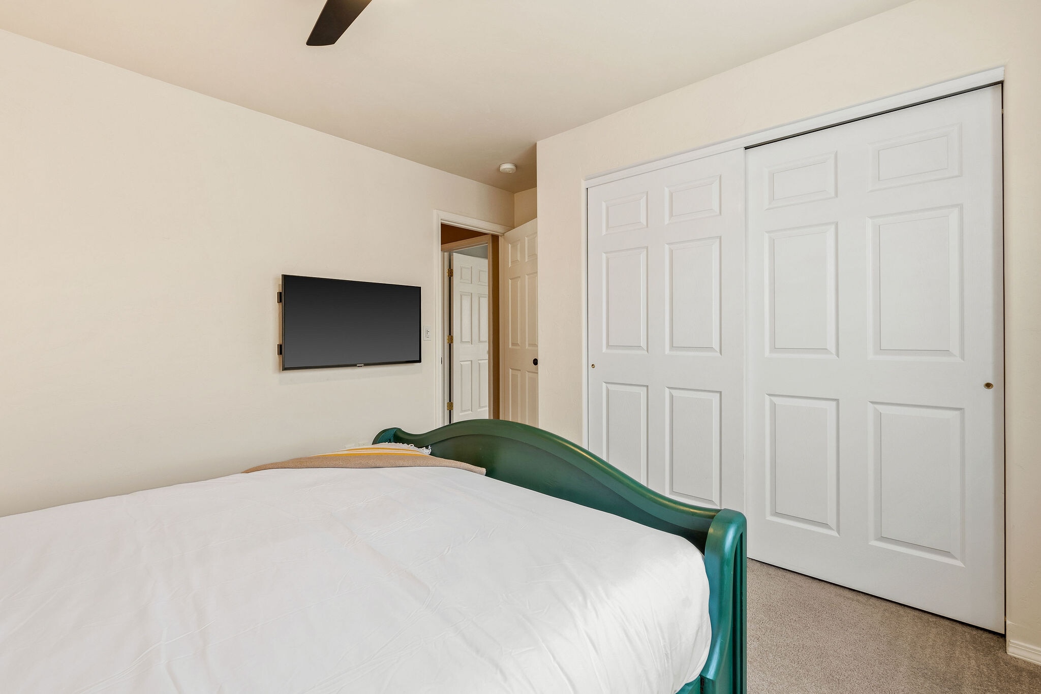 Building Photo - 18 Carnegie Dr