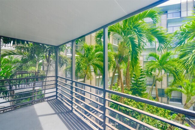 Building Photo - 20500 W Country Club Dr
