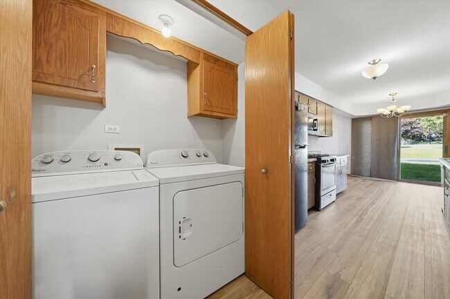 Building Photo - 16051 Laurel Dr