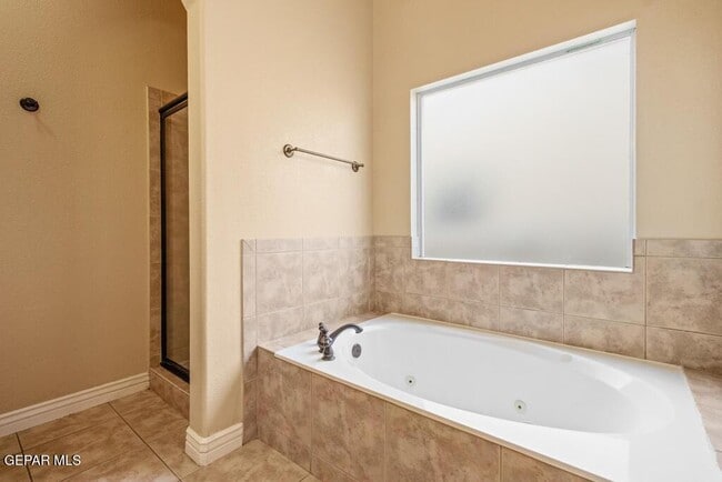 Building Photo - 11605 St Thomas Way