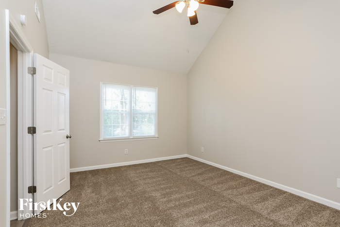 Building Photo - 1401 E Stonemason Dr