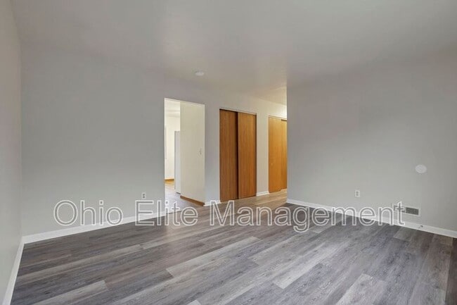 Building Photo - 2460 Hiawatha St