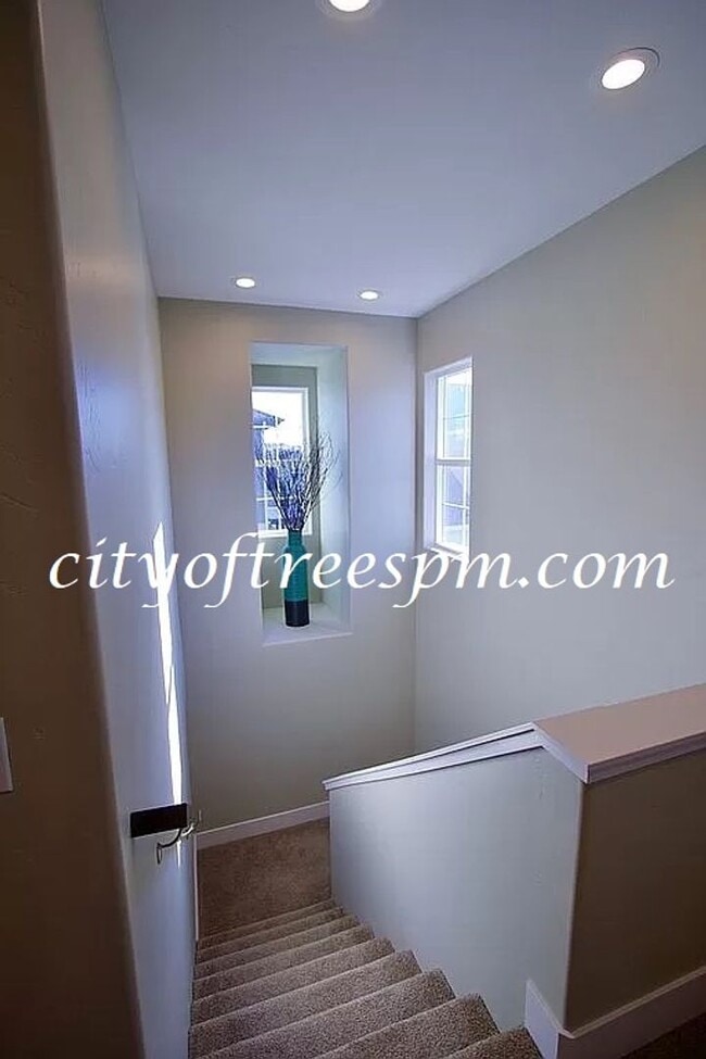 Building Photo - Harris Crossing at Harris Ranch.