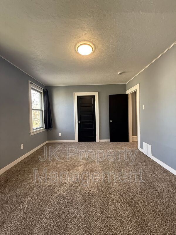 Building Photo - 1512 3rd Ave N