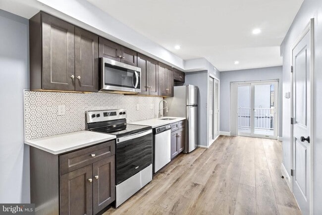 Building Photo - 418 S 15th St