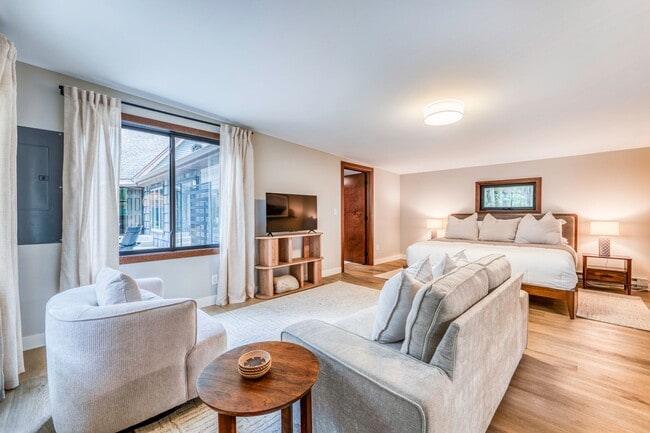 Building Photo - 1241 Birchmont Beach Rd NE