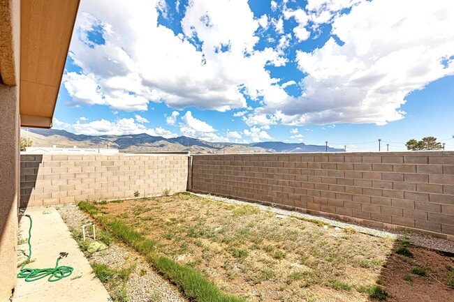Building Photo - Cute 3 bedroom 2 bath home!