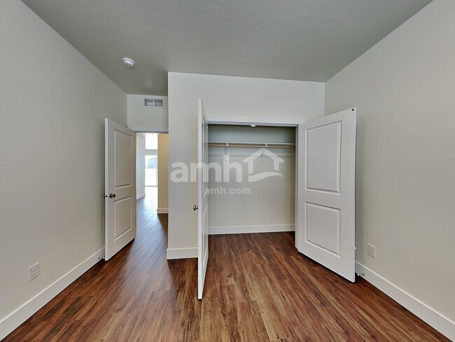 Building Photo - 965 N Rivermist Pl