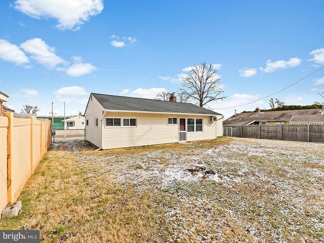 Building Photo - 10 Blue Ridge Dr