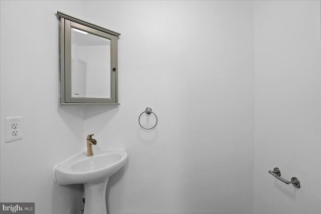 Building Photo - 4252 Clay St NE