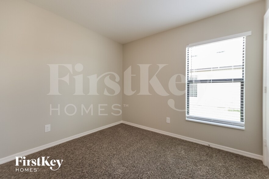 Building Photo - 1544 Swan Lake Cir