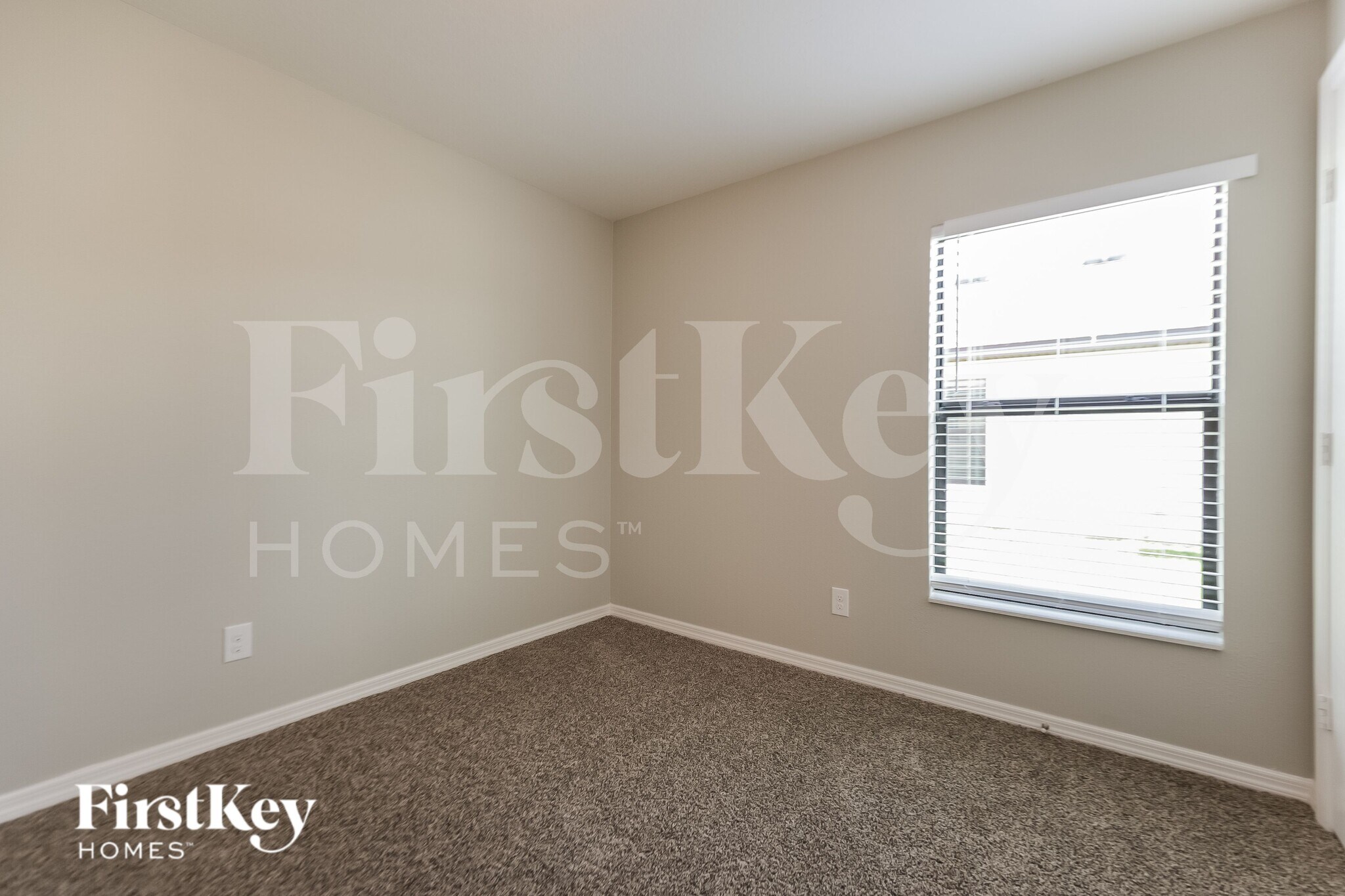 Building Photo - 1544 Swan Lake Cir
