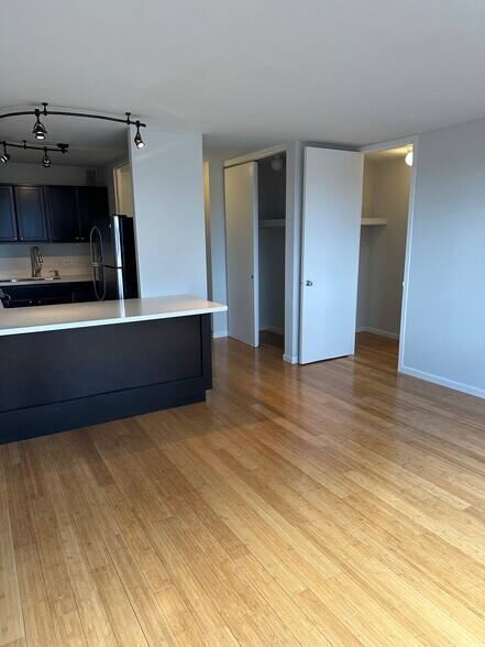 Building Photo - 1350 N Dearborn St