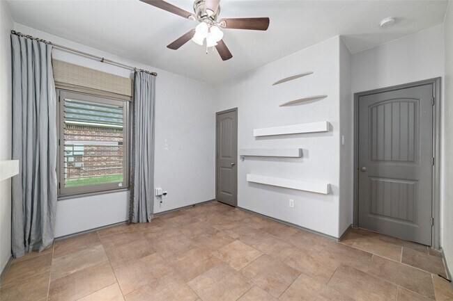 Building Photo - 5115 Whitebridge Ln