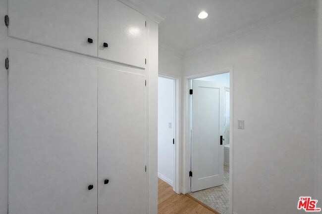 Building Photo - 1033 20th St