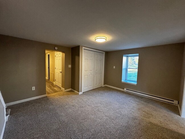 Building Photo - Newly remodeled 3+ bedroom