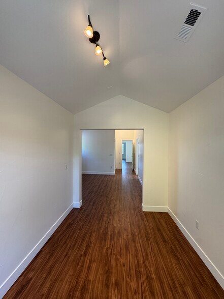 master Nook - 3440 W 33rd Ave