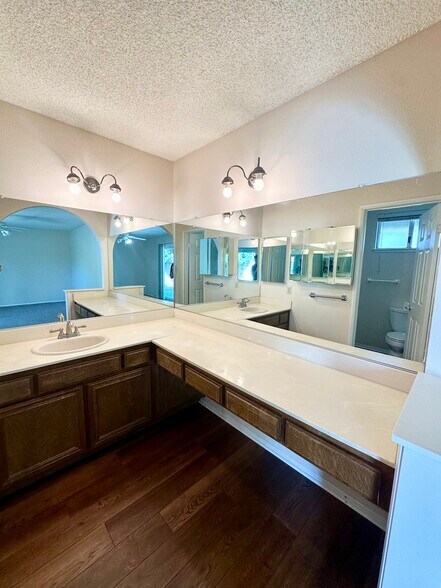 Building Photo - 1384 Naples Ct