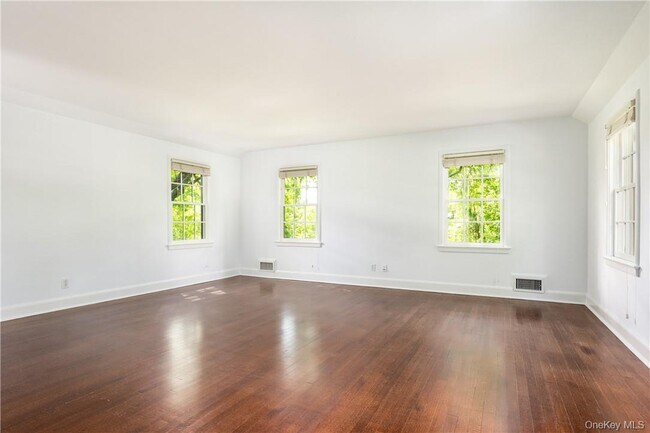 Building Photo - 11 Sunset Ln