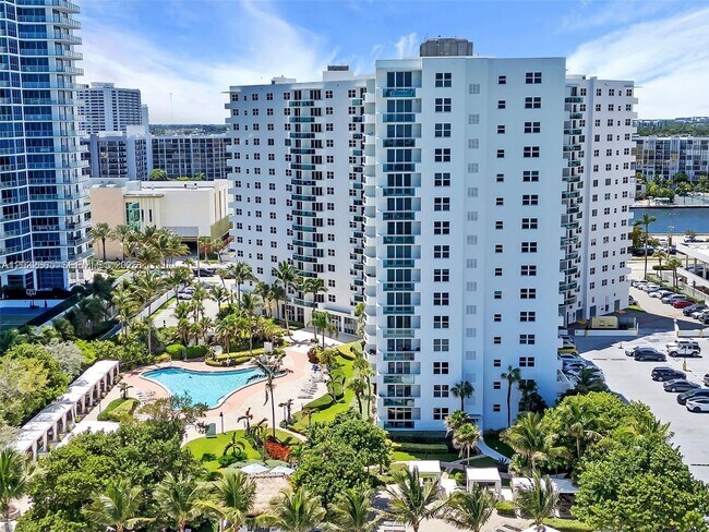 Building Photo - 3001 S Ocean Dr