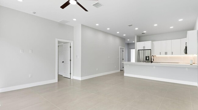 Building Photo - 1214 NW 4th Ave