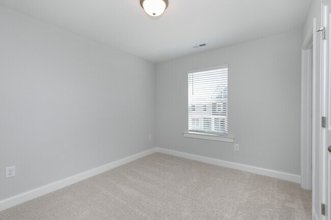 Building Photo - 341 Old Grove Ln