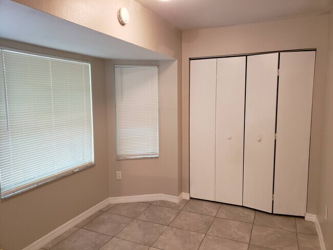 Building Photo - 3 Bed, 2 Bath, 1 Car garage.