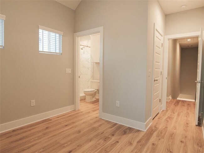 Building Photo - 6014 Fairway St