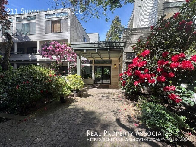 Primary Photo - 211 Summit Ave E