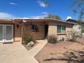 Building Photo - Beautiful spacious house in super location...