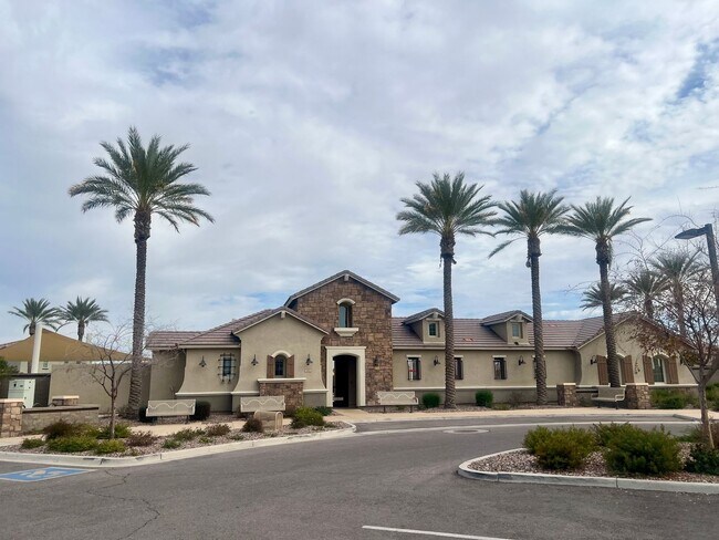 Building Photo - UPGRADED LIKE-NEW 3-BEDROOM WITH COMMUNITY POOL