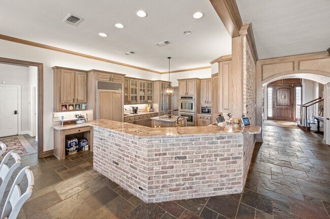 Building Photo - 208 Highpoint Cir