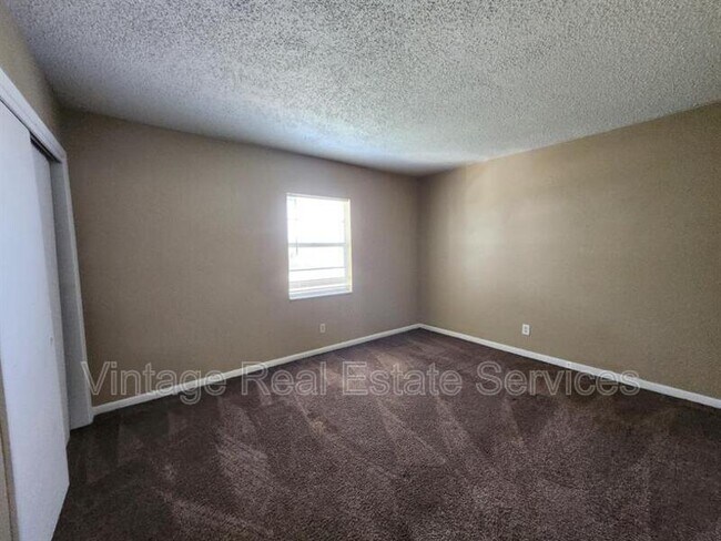 Building Photo - 9209 Tudor Dr
