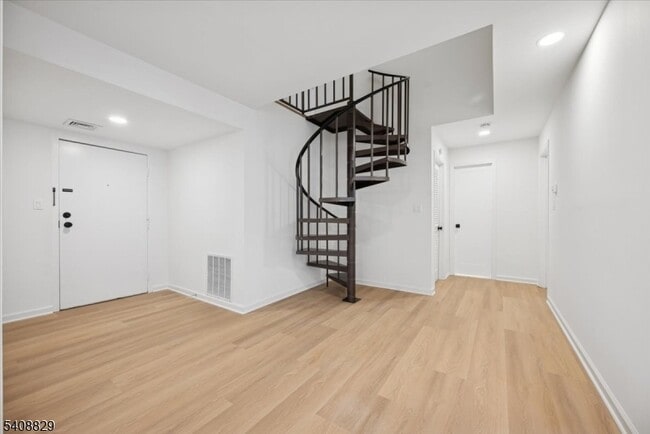 Building Photo - 103 Park Ave