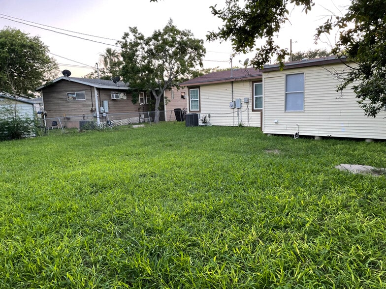 Building Photo - 1022 Shiels Dr